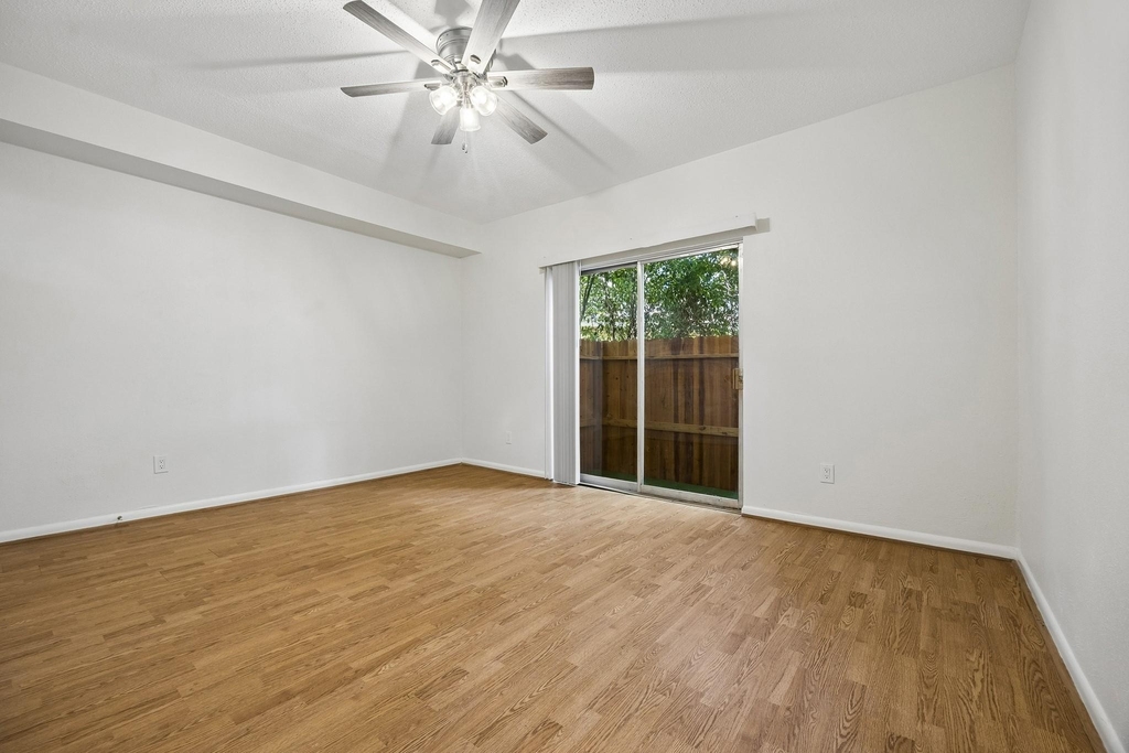 2100 Tanglewilde Street - Photo 5