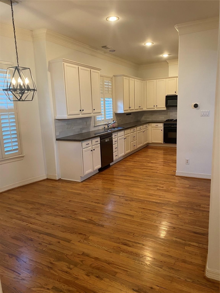 1421 Bremond Street - Photo 4