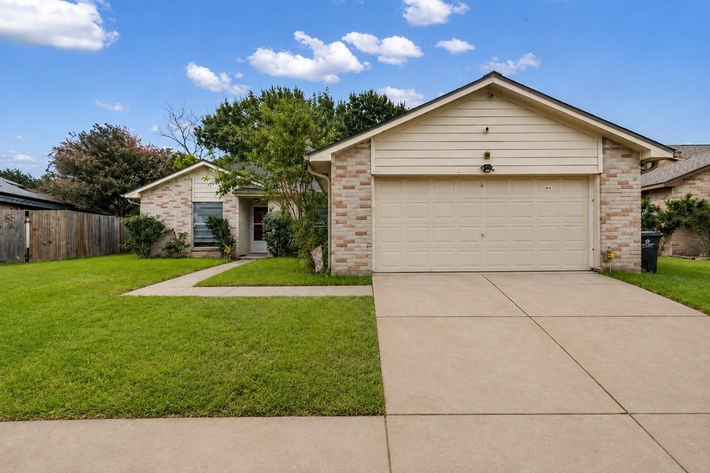 13915 Old Village Lane - Photo 0