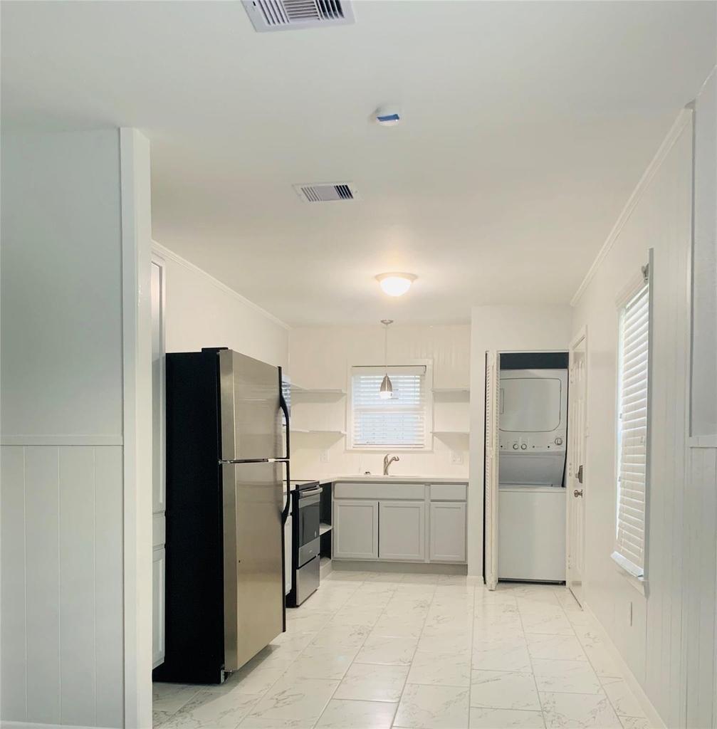 2221 Blodgett Street - Photo 0