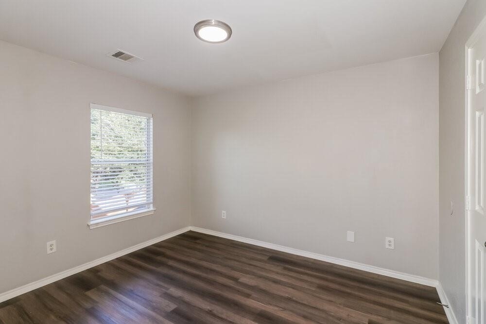 9510 Wakefield Village Drive - Photo 11