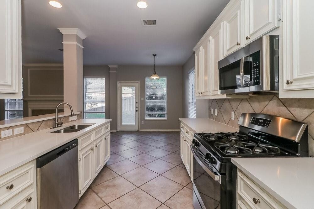 9510 Wakefield Village Drive - Photo 4