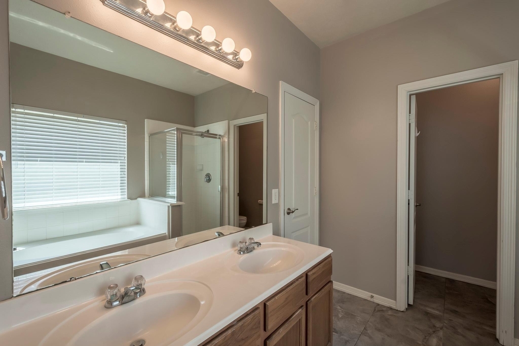 21902 Silverfield Park Lane - Photo 11