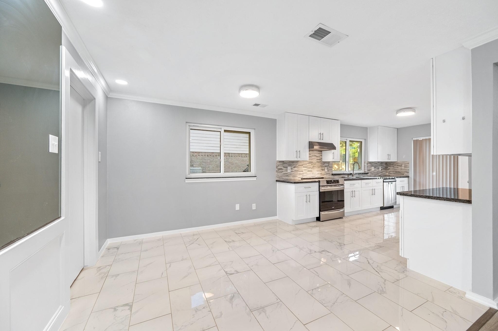 1363 Westgreen Boulevard - Photo 10