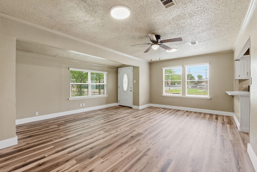1109 E Walker Street - Photo 7