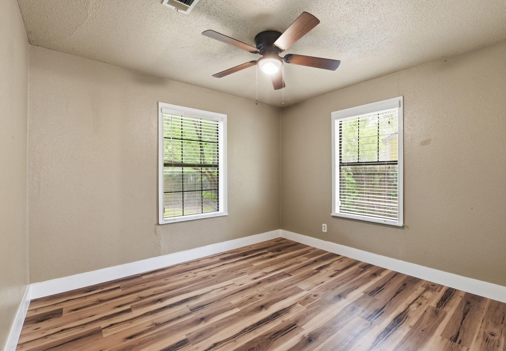 1109 E Walker Street - Photo 31