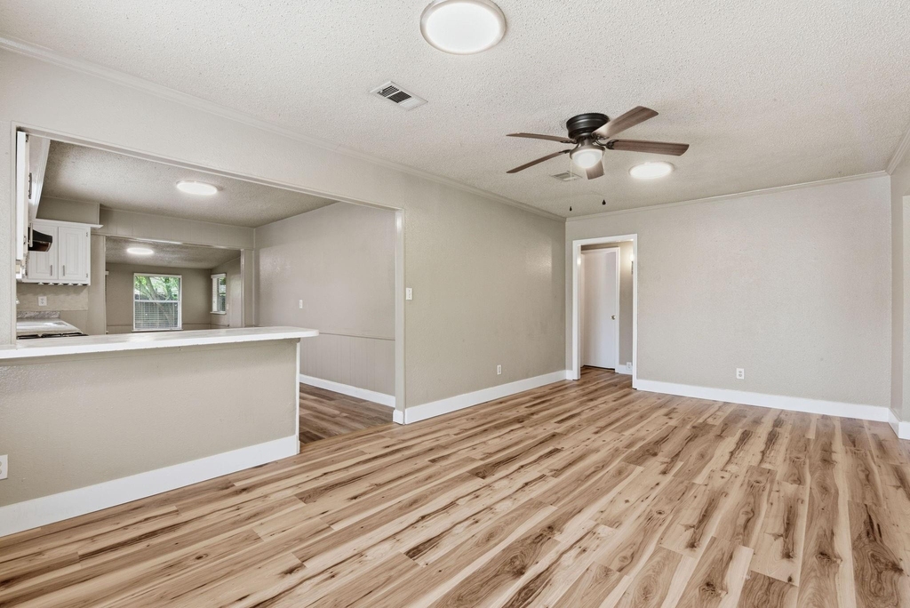 1109 E Walker Street - Photo 10