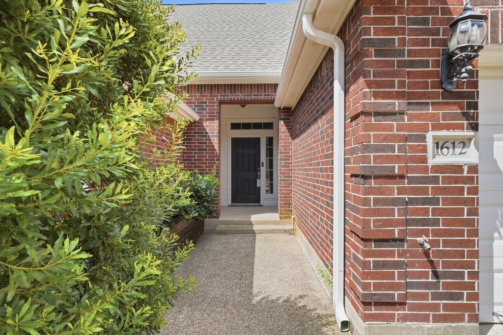 1612 Culture Lane - Photo 3
