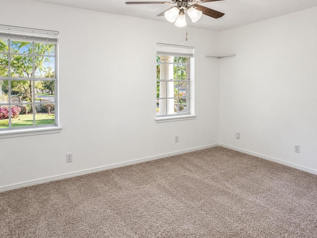 8218 Oak Moss Drive - Photo 14