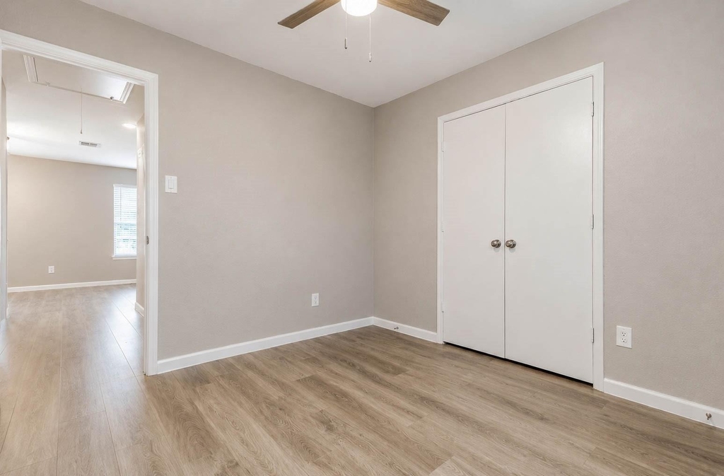 9506 Lasbury Drive - Photo 13