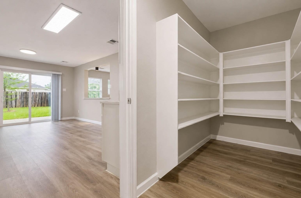 9506 Lasbury Drive - Photo 7