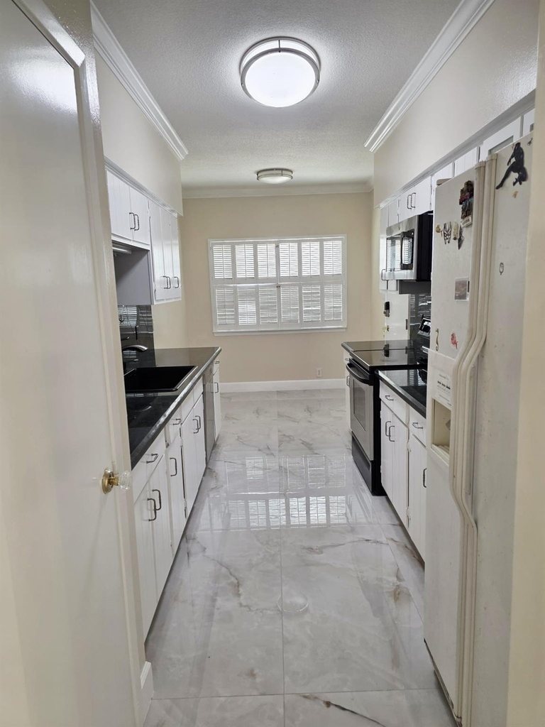 2323 Augusta Drive - Photo 4