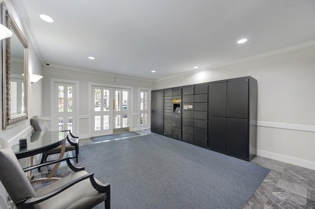 351 N Post Oak Lane - Photo 2