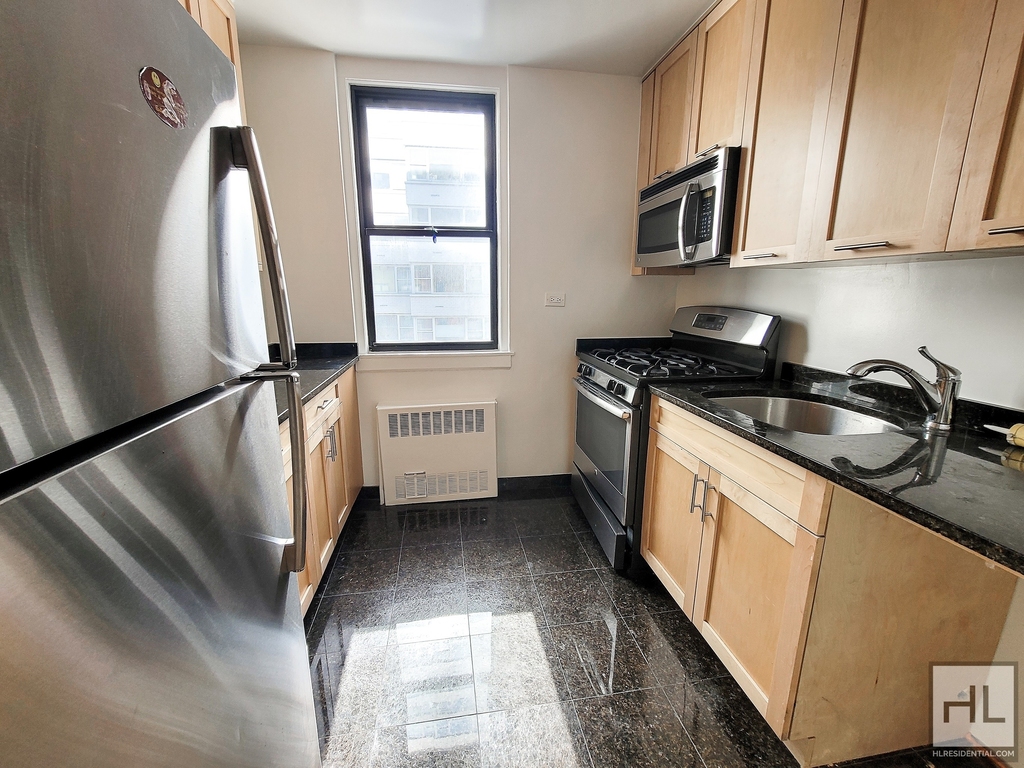 East 79th Street - Photo 3