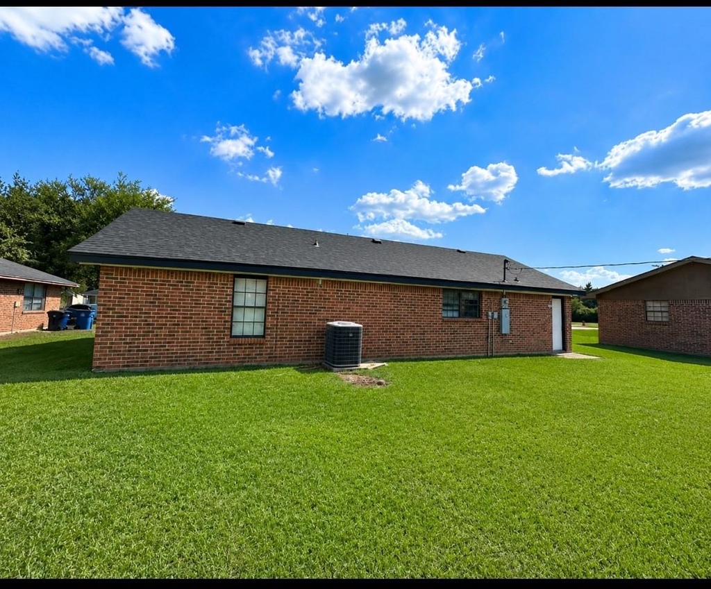 732 Meadow Lane - Photo 1