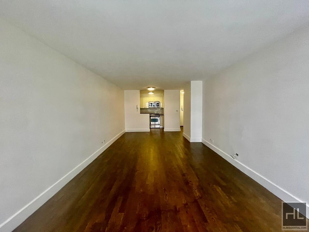 East 63 Street - Photo 3