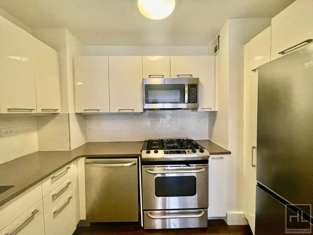 East 63 Street - Photo 4