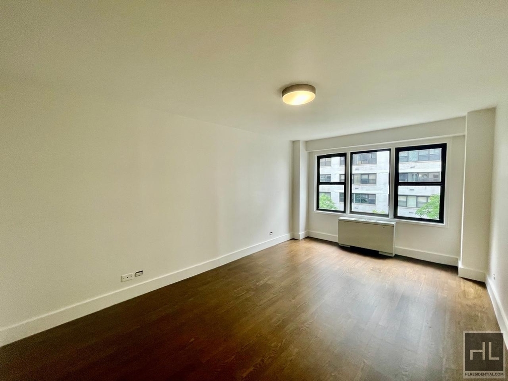 East 63 Street - Photo 0