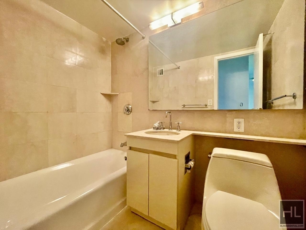 East 63 Street - Photo 5