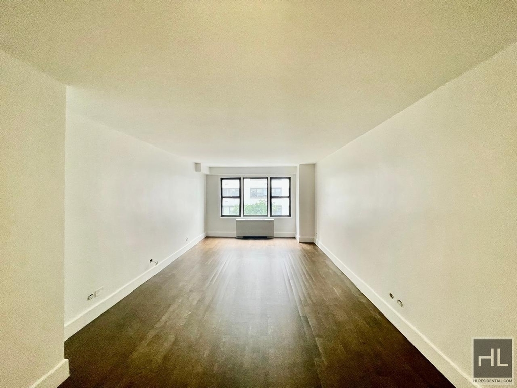 East 63 Street - Photo 2