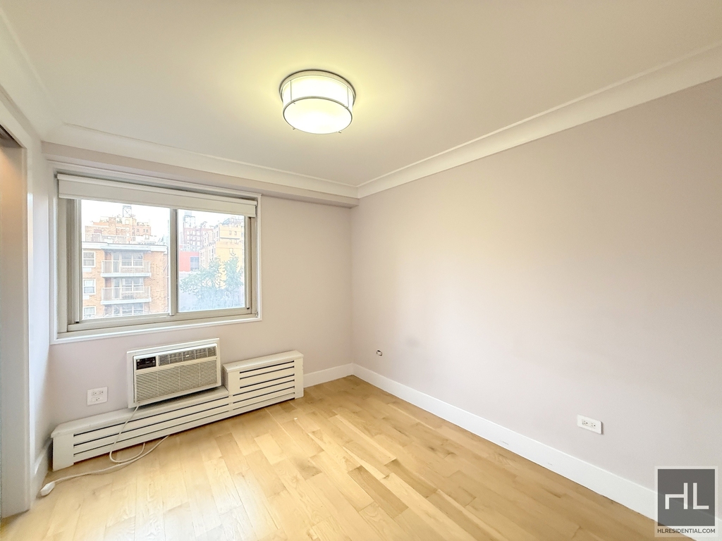 West 93 Street - Photo 6