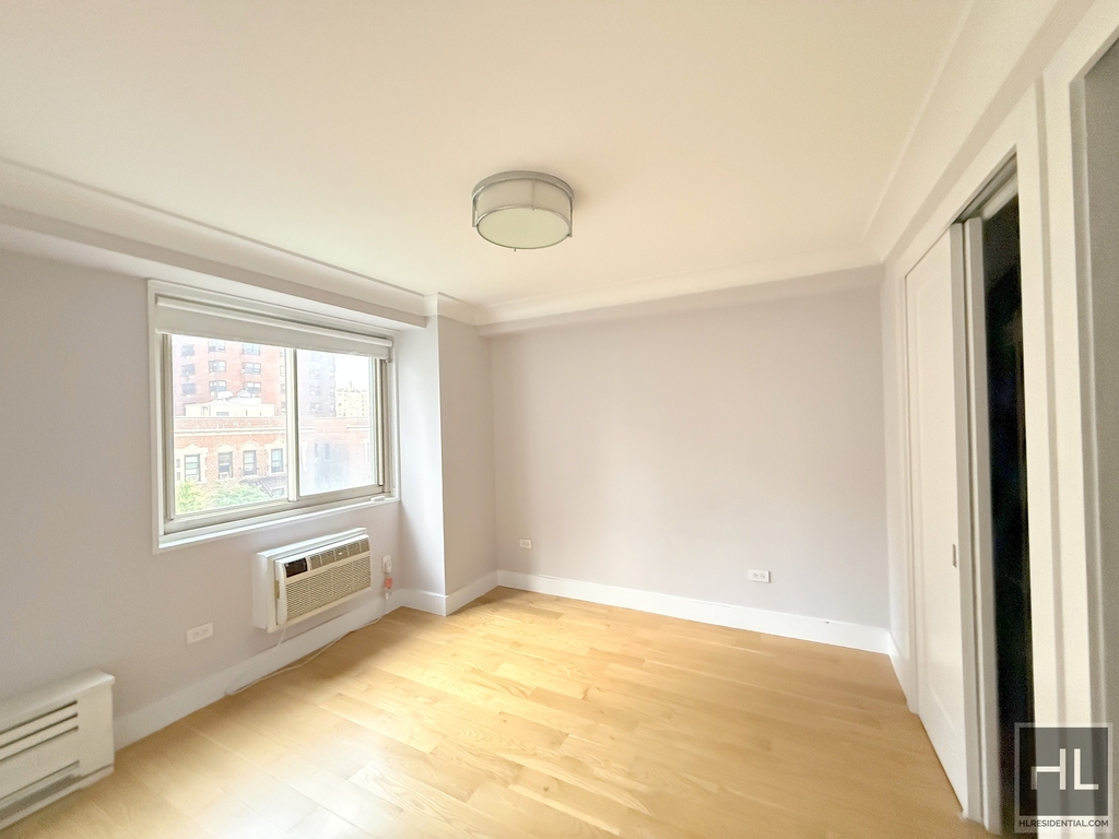 West 93 Street - Photo 7