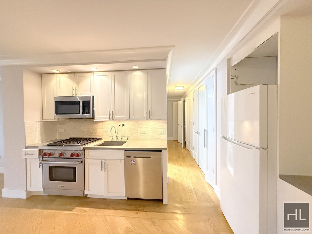 West 93 Street - Photo 2