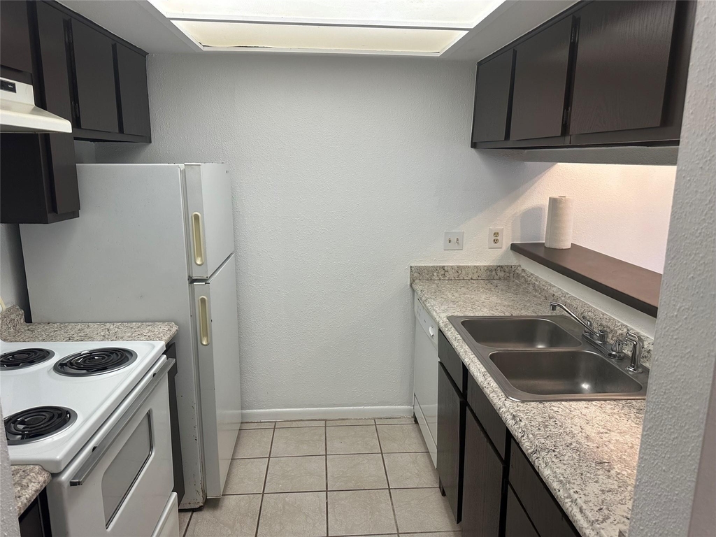 2814 S Bartell Drive - Photo 4