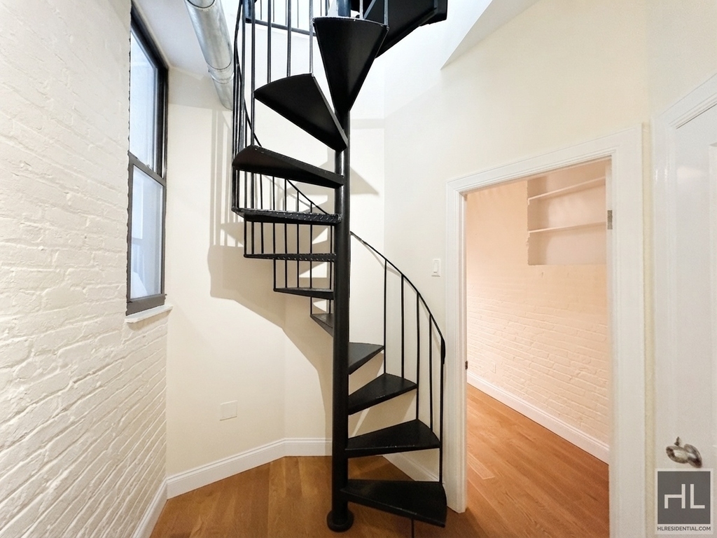 West 11th Street - Photo 2