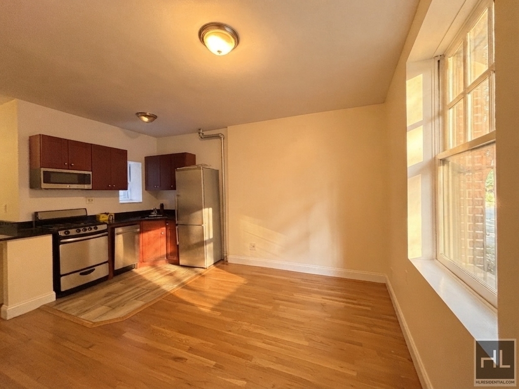 West 11th Street - Photo 0