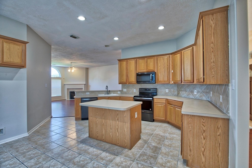 6715 Village Bridge Drive - Photo 9