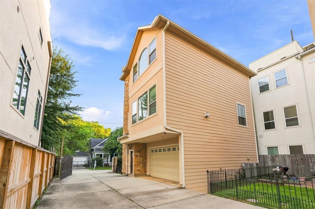 1714 Ovid Street - Photo 1