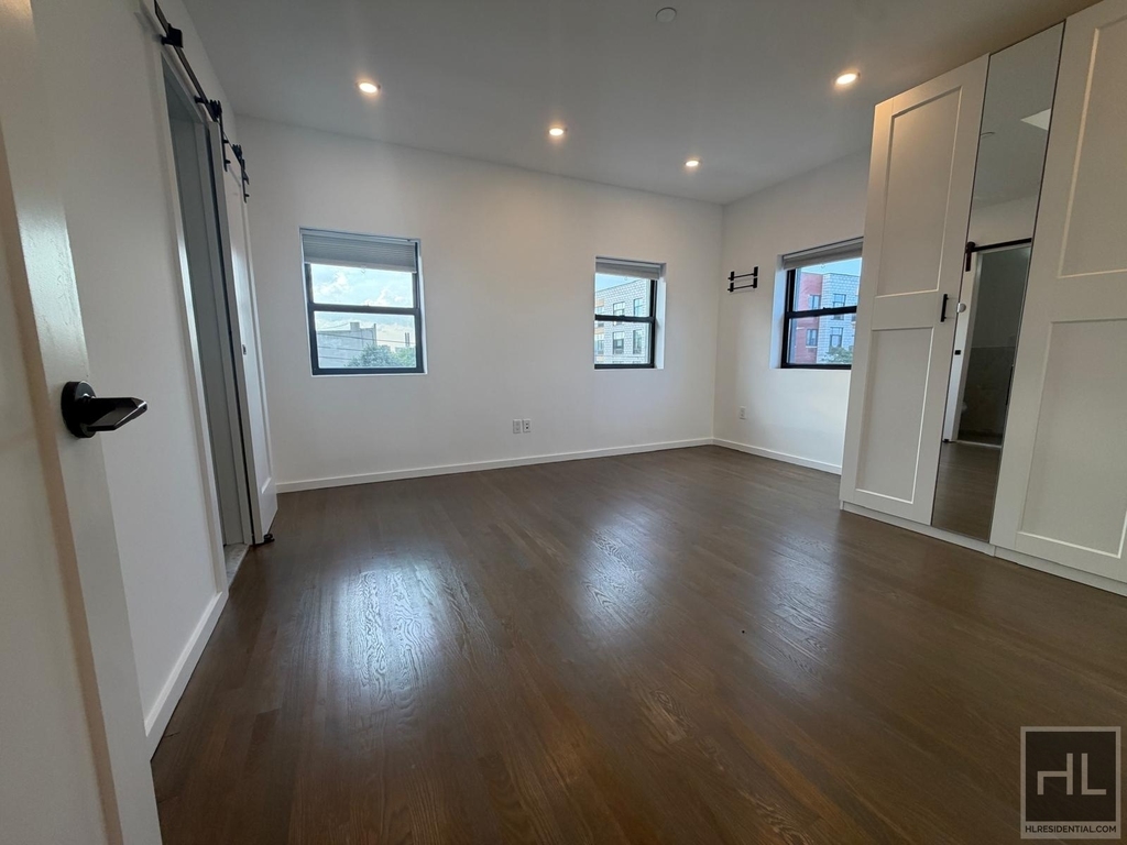 Steinway Street - Photo 6