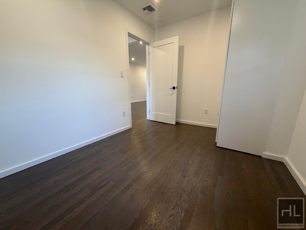 Steinway Street - Photo 13