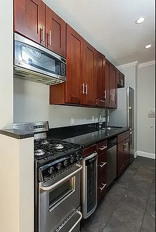 326 East 100th Street - Photo 3
