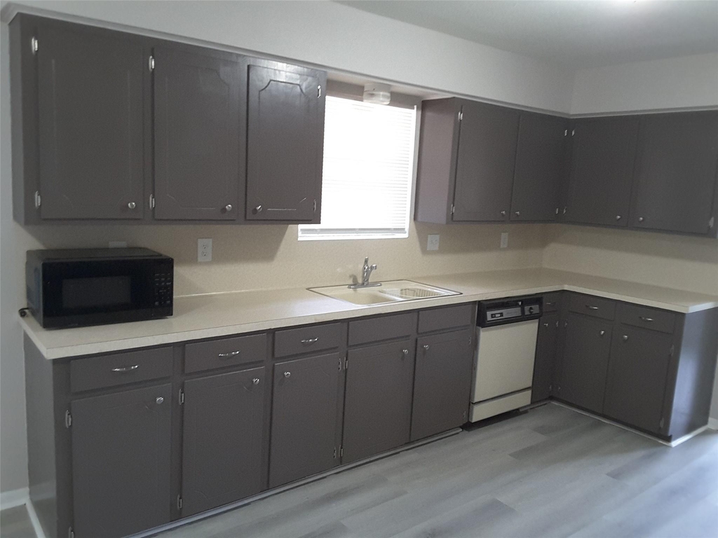 18521 Railroad Avenue - Photo 12