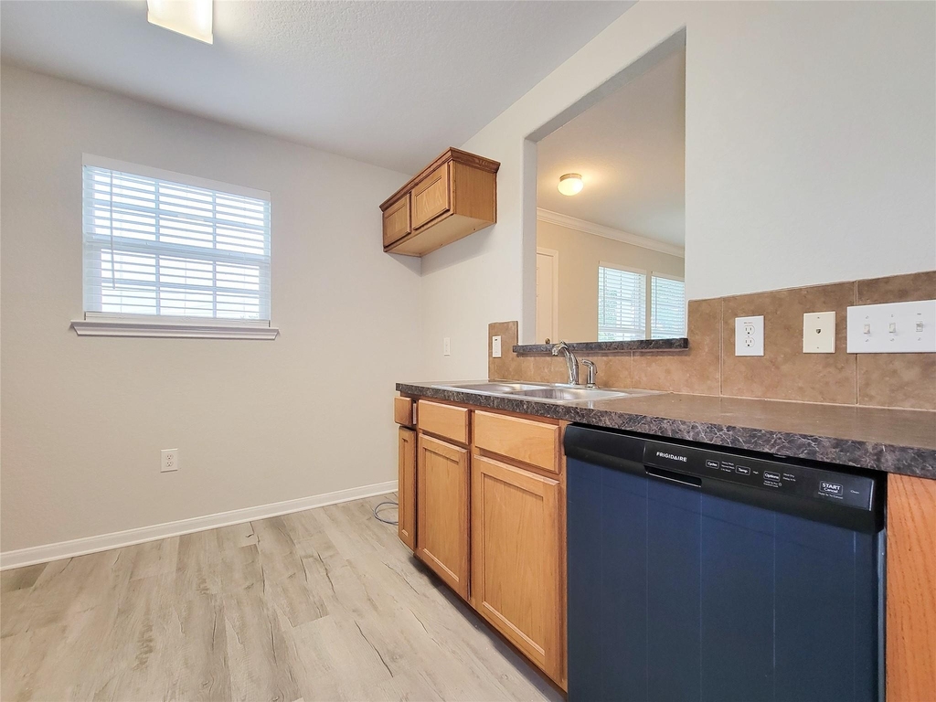 315 20th - Photo 10