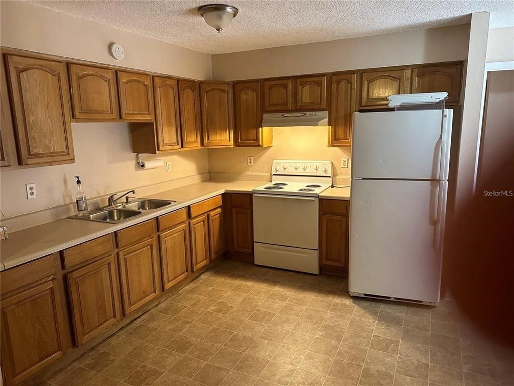 8203 N Klondyke Street - Photo 1