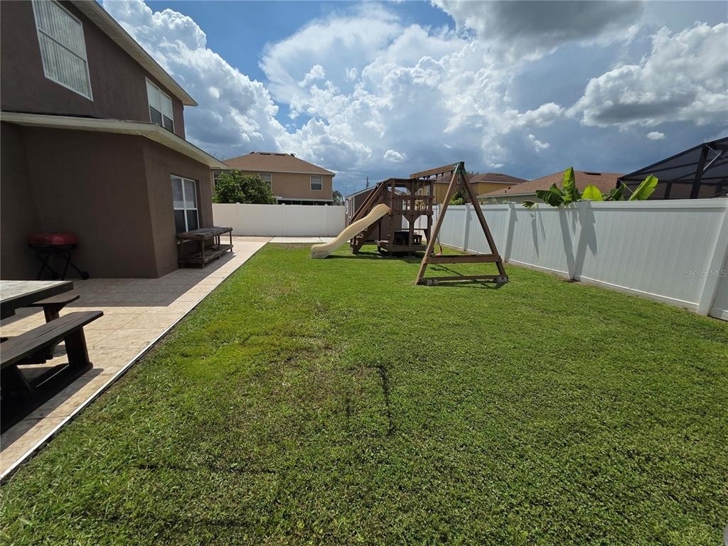 330 Aldershot Court - Photo 37