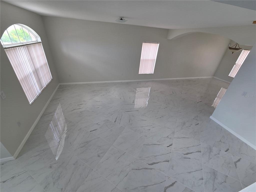 330 Aldershot Court - Photo 15