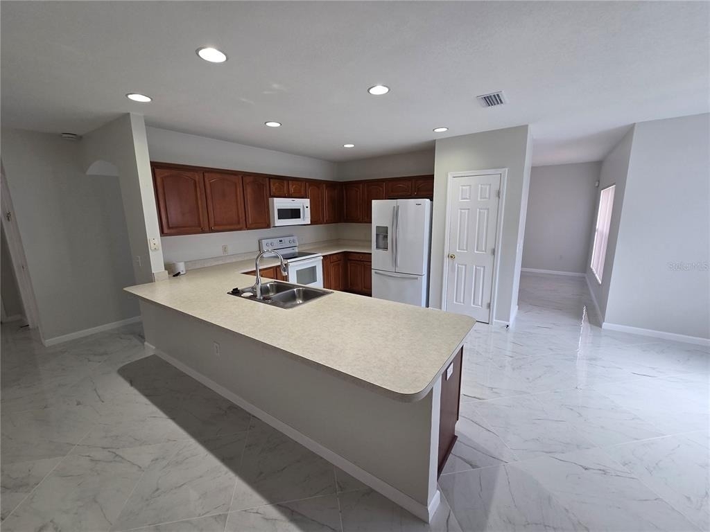 330 Aldershot Court - Photo 21