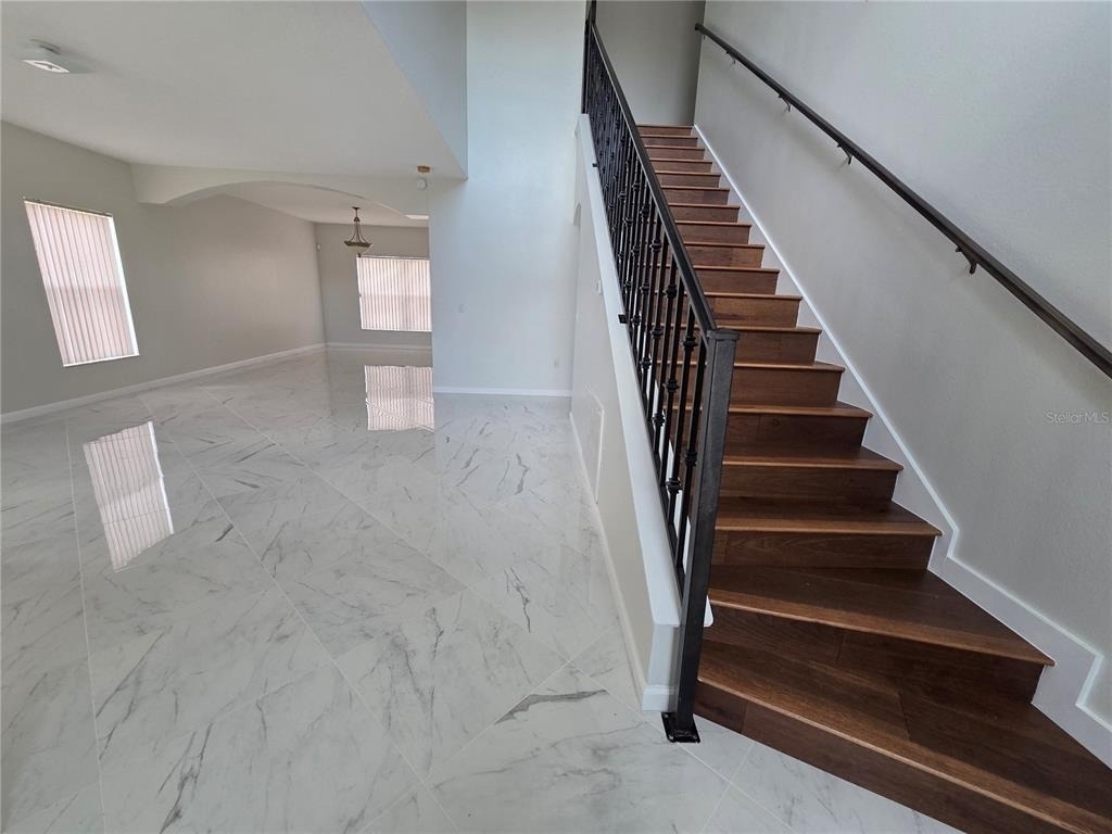 330 Aldershot Court - Photo 12