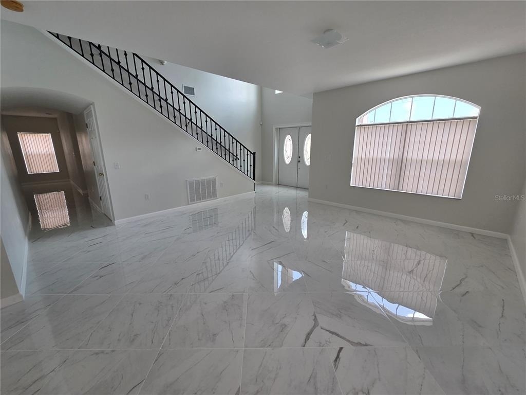 330 Aldershot Court - Photo 14
