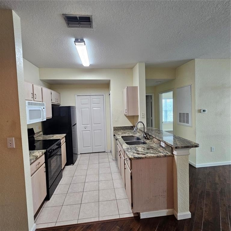 5483 Vineland Road - Photo 14