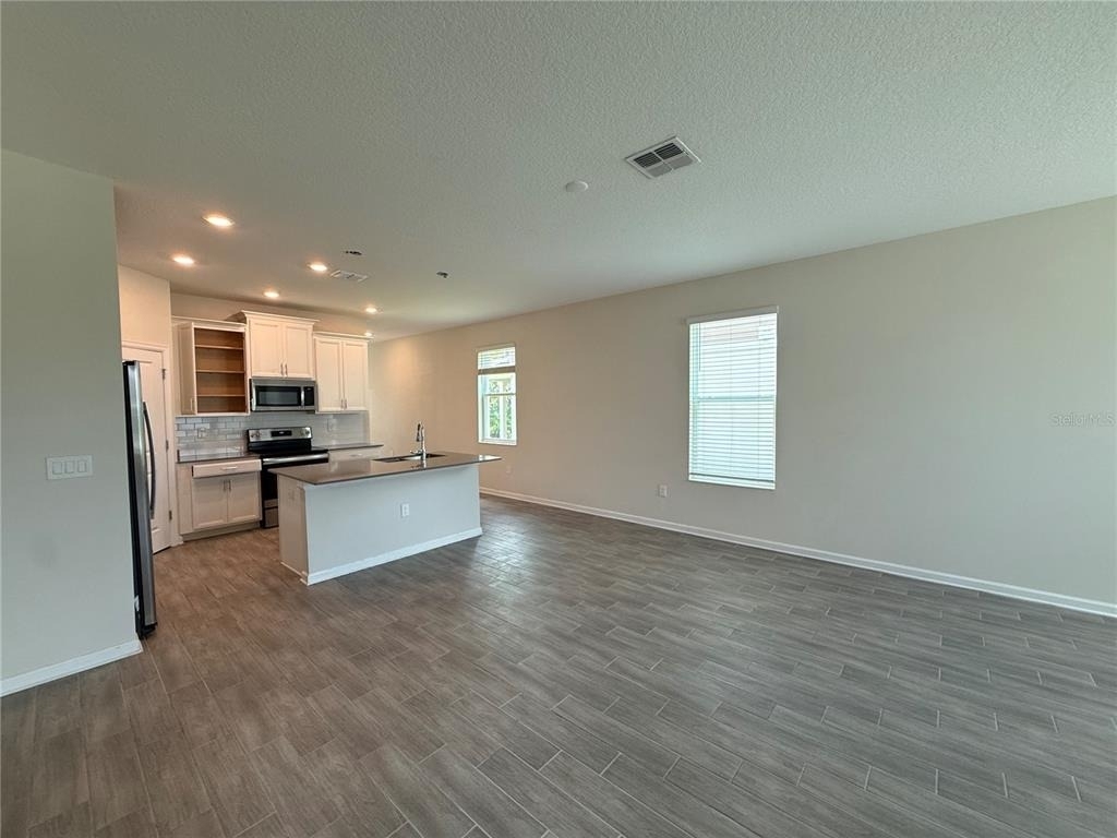 17016 Quicksilver Avenue - Photo 4