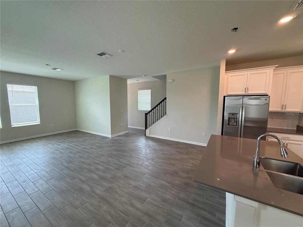 17016 Quicksilver Avenue - Photo 3