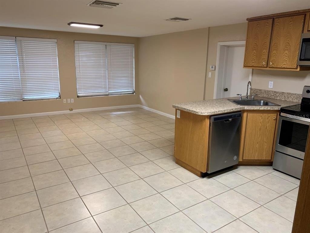 108 E Hazel Street - Photo 5