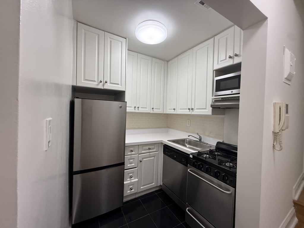 191 East 76th Street - Photo 3