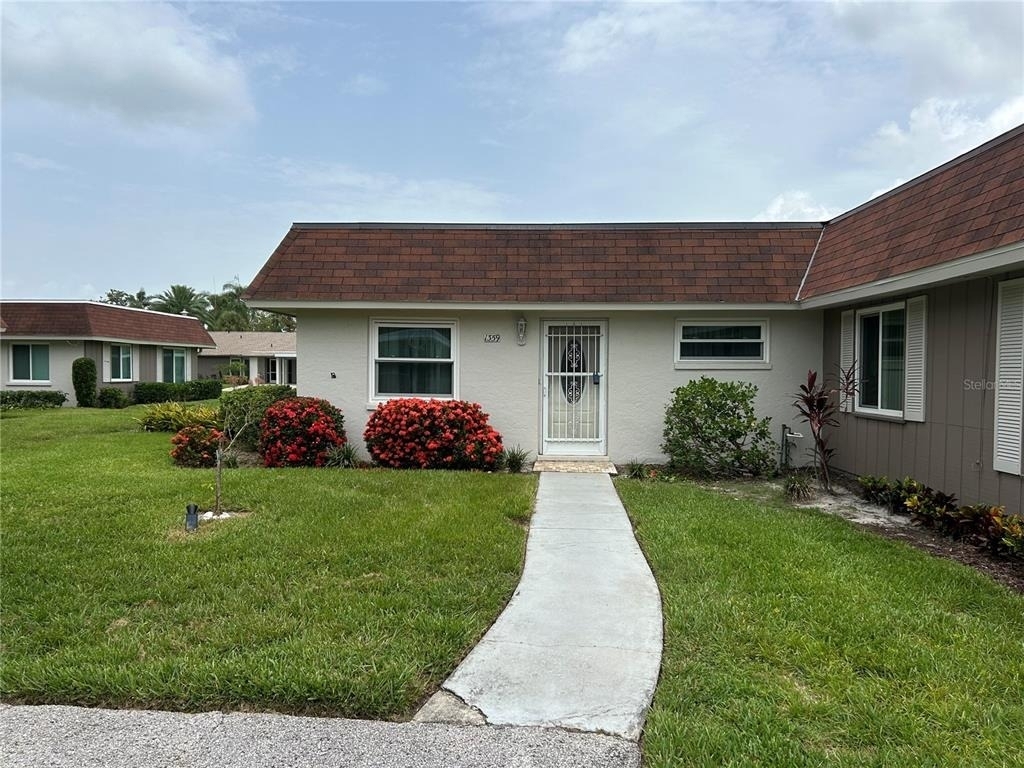 1359 Glendale Circle W - Photo 0