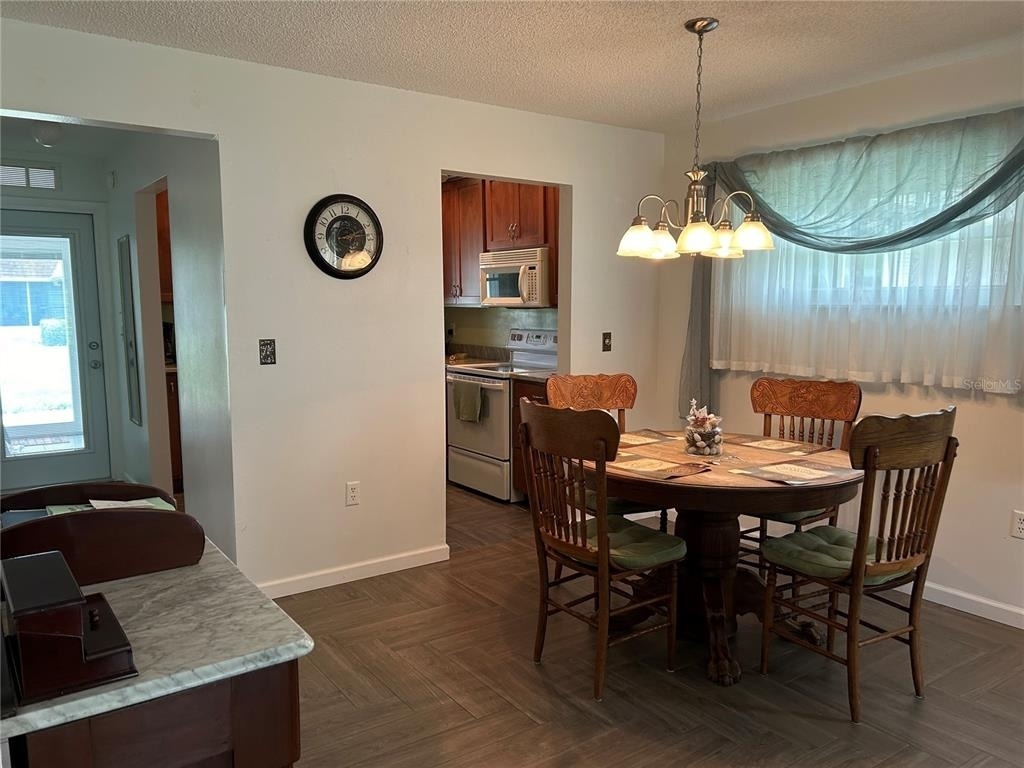 1359 Glendale Circle W - Photo 2